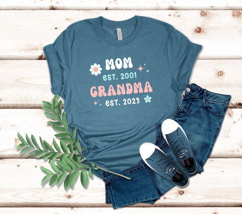 Image of Mom Est Grandma Est T-Shirt - Mothers Day New Grandma Gift